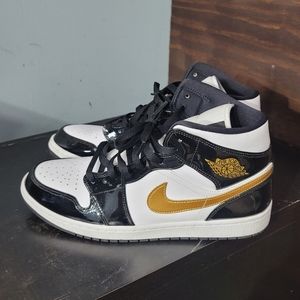 Air jordan 1 mid se.  #10